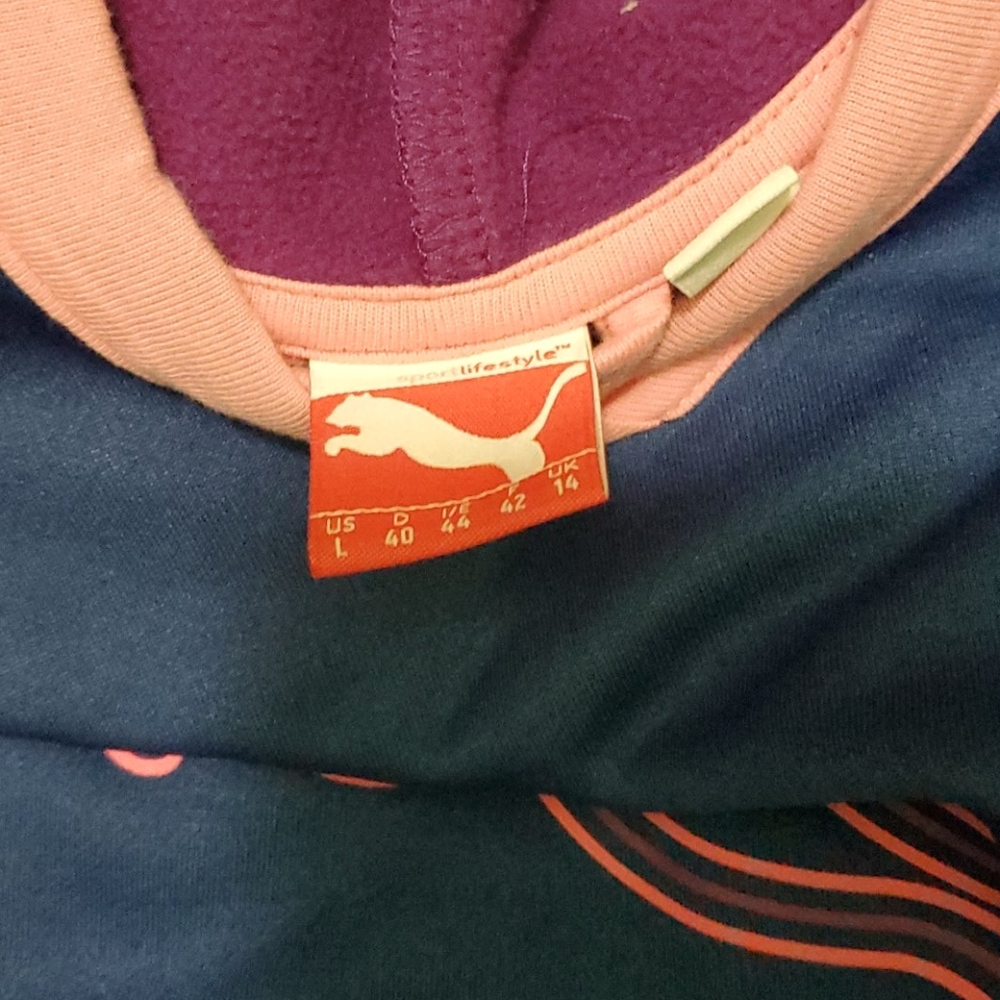 Hoddie - Picture 2 of 3